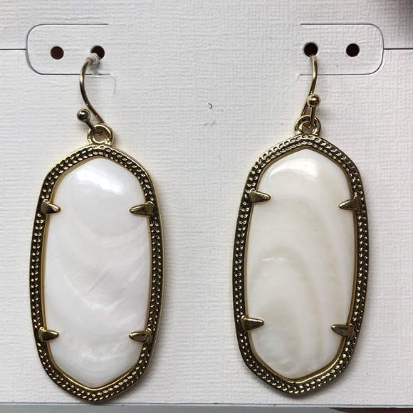 White Elle Earrings - Picture 3 of 8